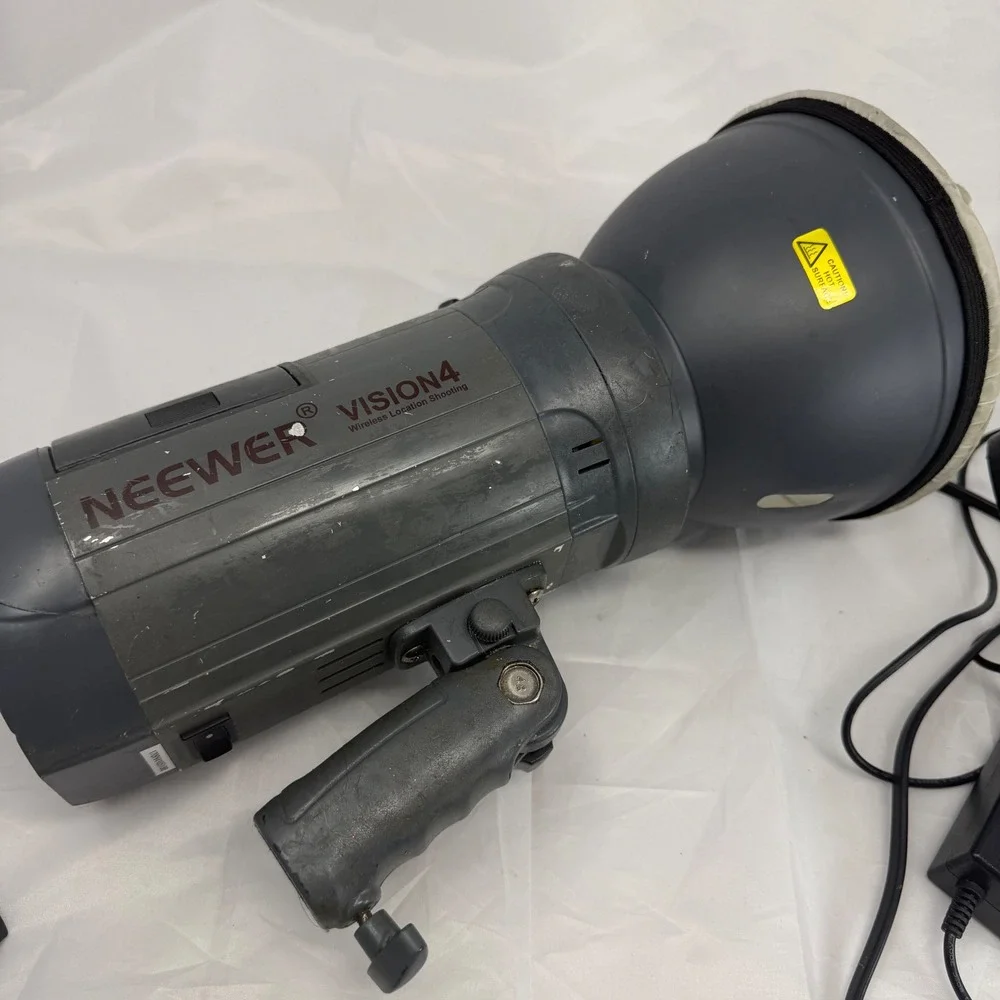 Neewer Vision4 300W Wireless Outdoor Studio Flash Strobe Li-ion Battery Gray